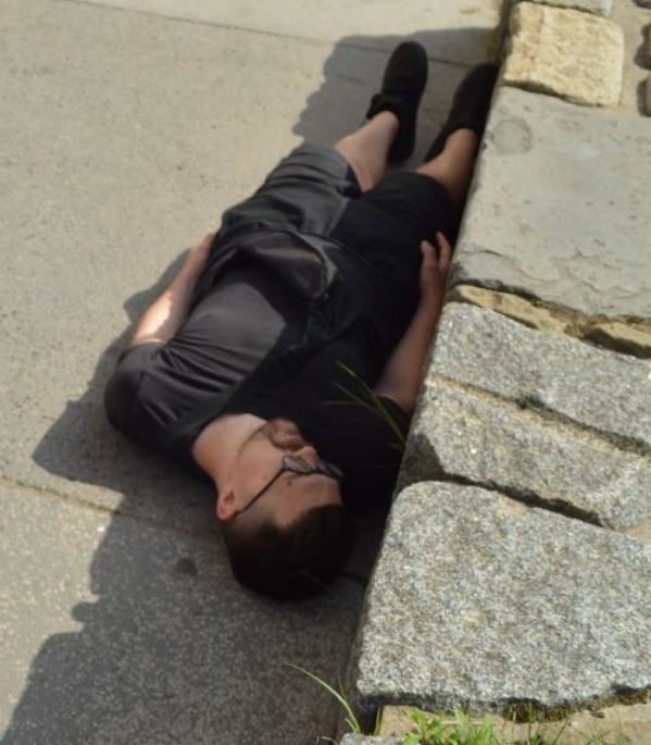 Za&nbsp;Kon­ve­ma Na&nbsp;Hrob